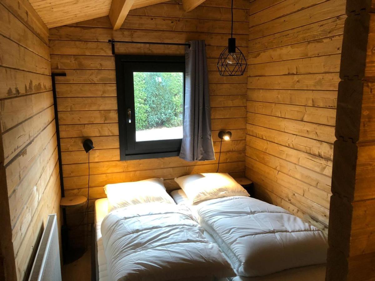فيلا 3 Slaapkamer Blokhut Met Opgemaakte Bedden بوتِنْ المظهر الخارجي الصورة