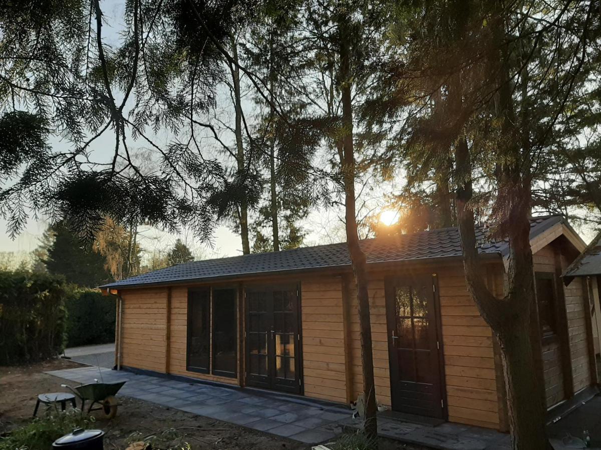 فيلا 3 Slaapkamer Blokhut Met Opgemaakte Bedden بوتِنْ المظهر الخارجي الصورة